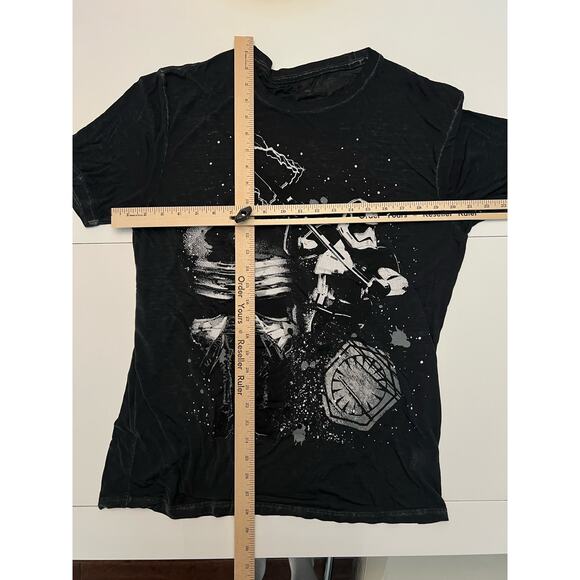 Kylo Ren With Stormtrooper Star Wars Black T-Shirt - Picture 7 of 8